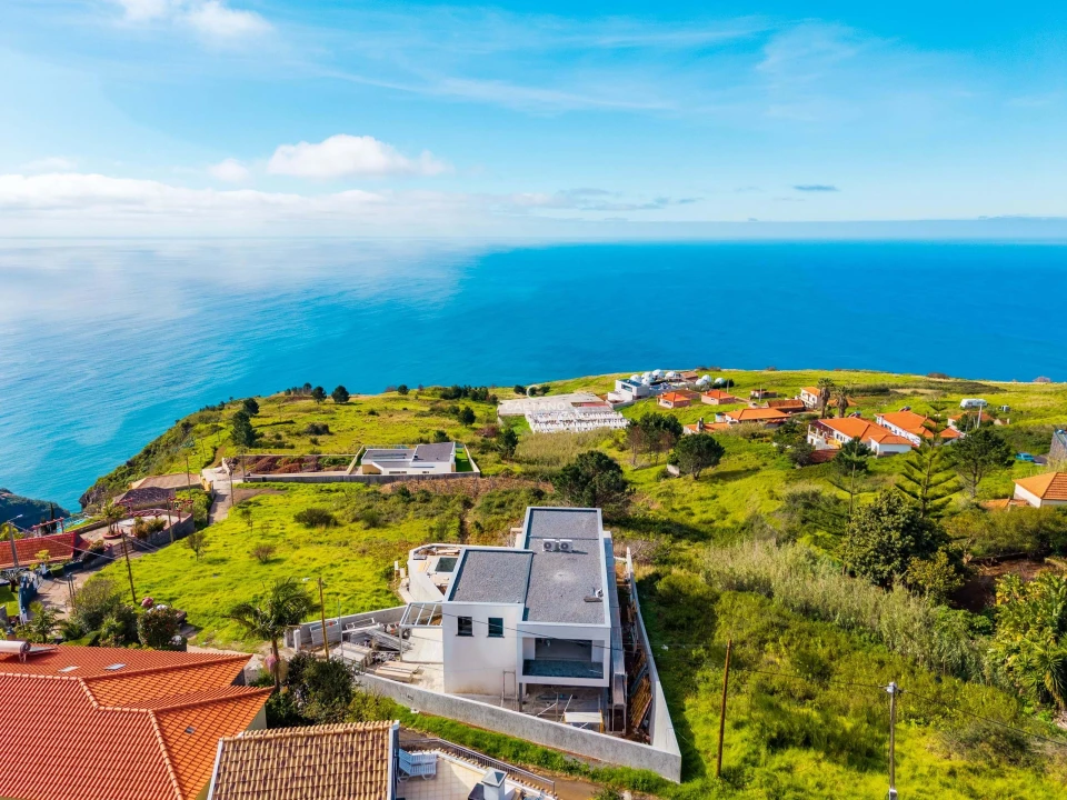 Moradia T3 para Venda em Prazeres Foto 1