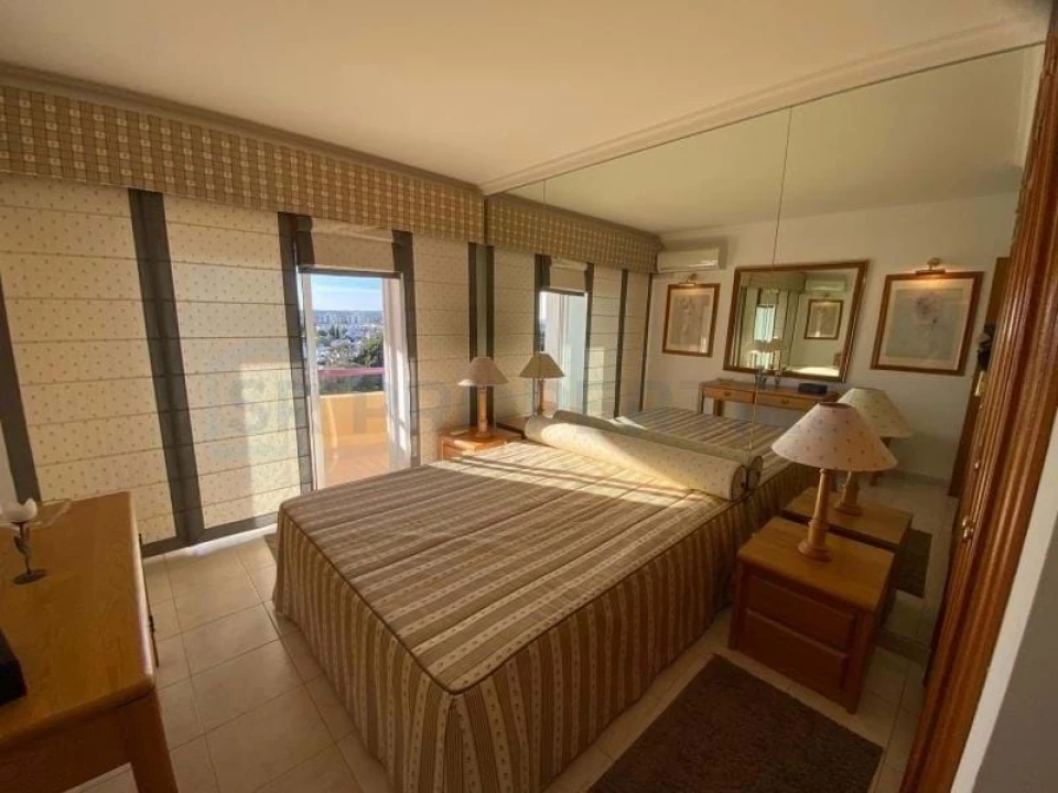 Apartamento T1 para Arrendamento em Quarteira Foto 2