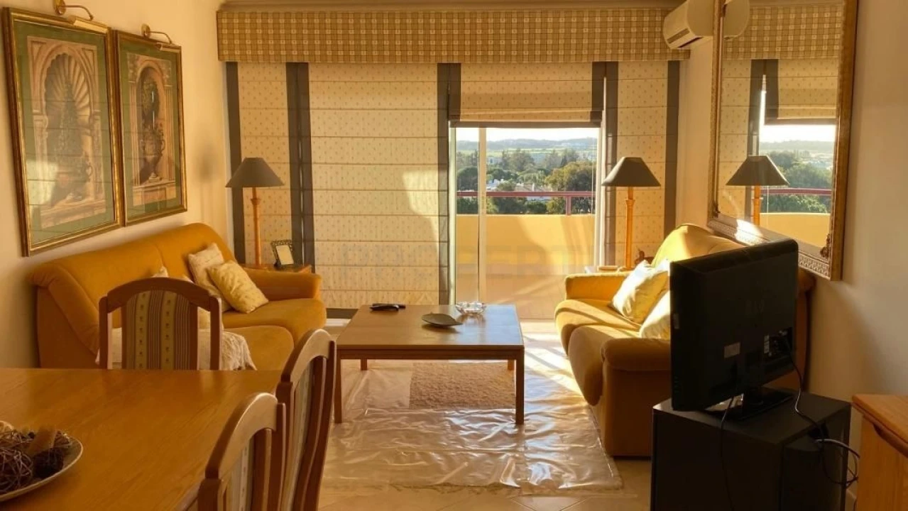 Apartamento T1 para Arrendamento em Quarteira Foto 4