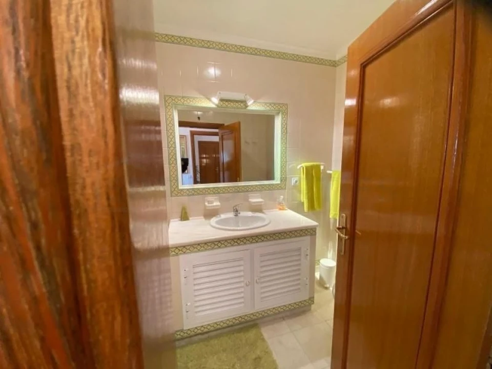 Apartamento T1 para Arrendamento em Quarteira Foto 5