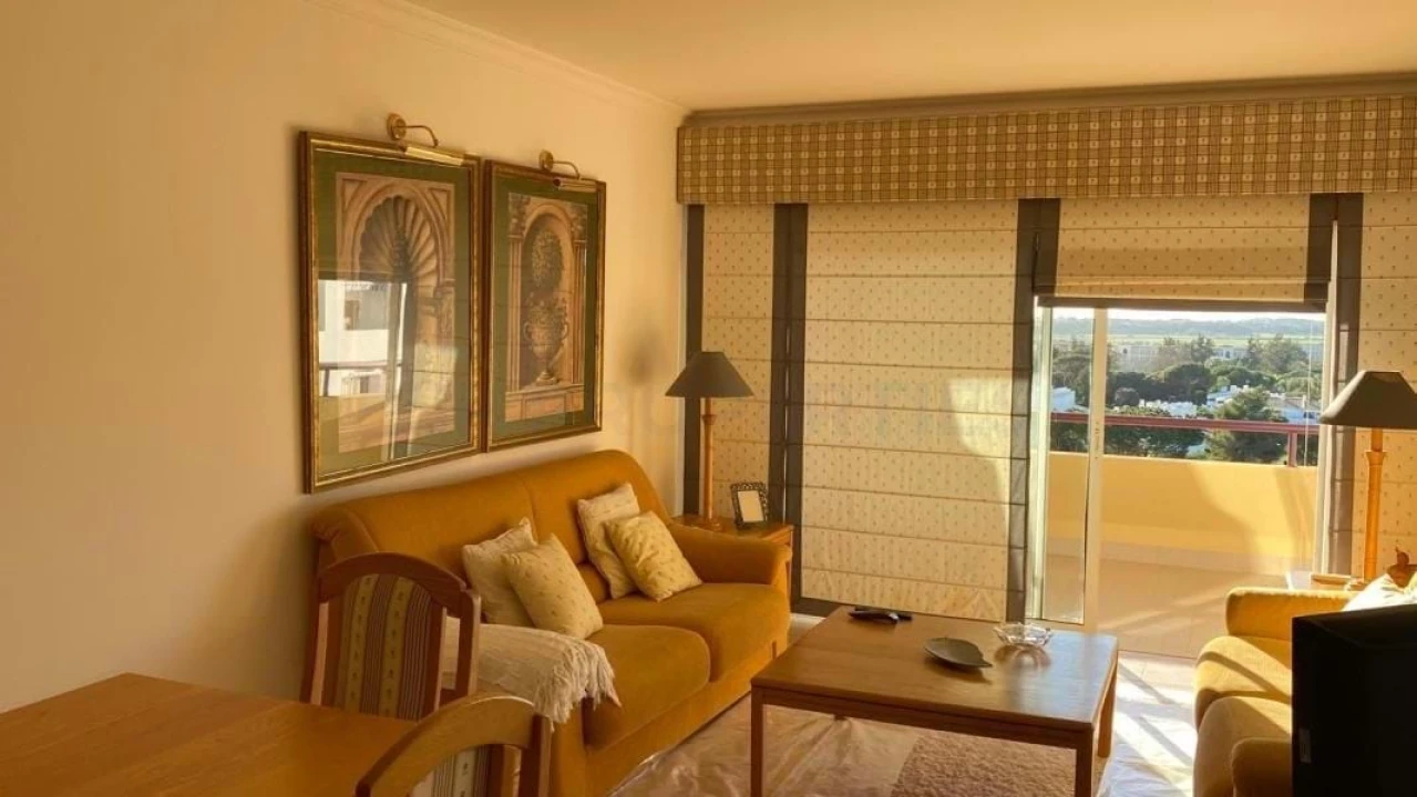 Apartamento T1 para Arrendamento em Quarteira Foto 8