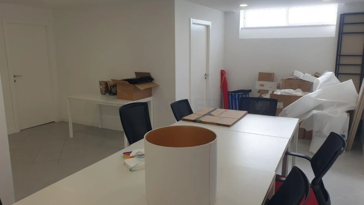 Negócio para Venda em Quarteira Foto 12