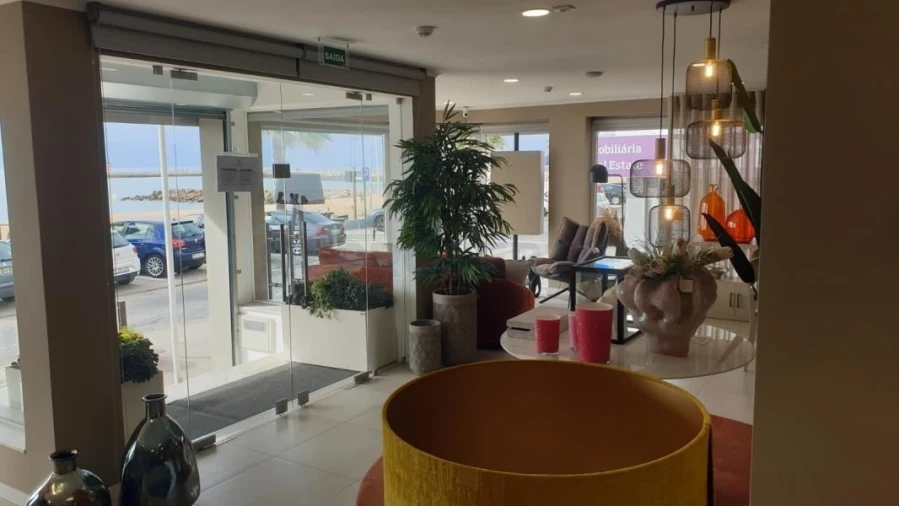 Negócio para Venda em Quarteira Foto 3