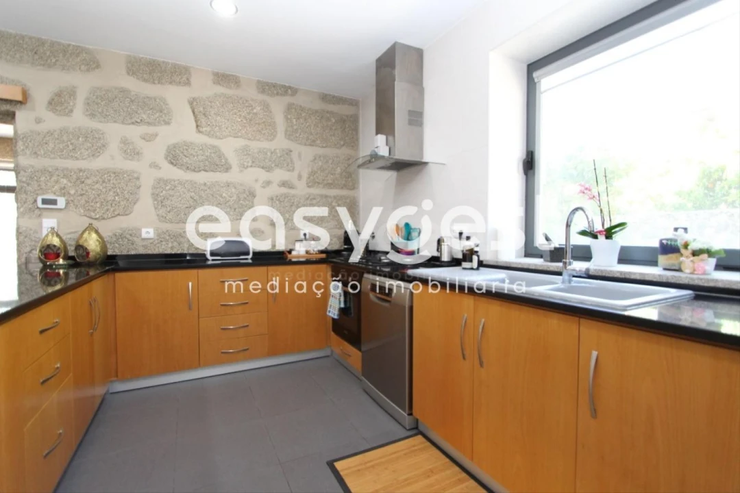 Moradia T4 para Venda em Travanca de Lagos Foto 3