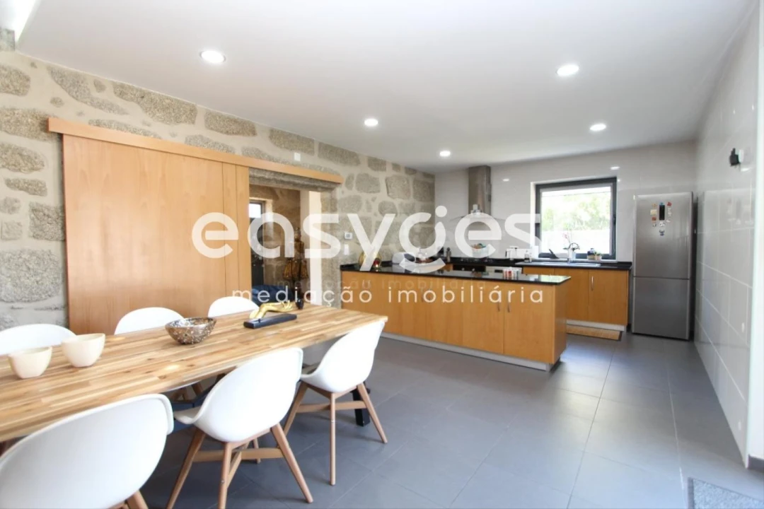 Moradia T4 para Venda em Travanca de Lagos Foto 4