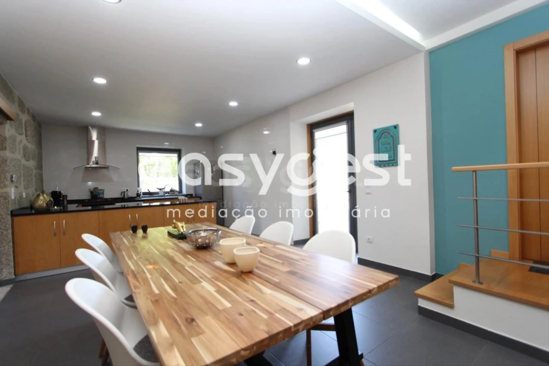 Moradia T4 para Venda em Travanca de Lagos Foto 5