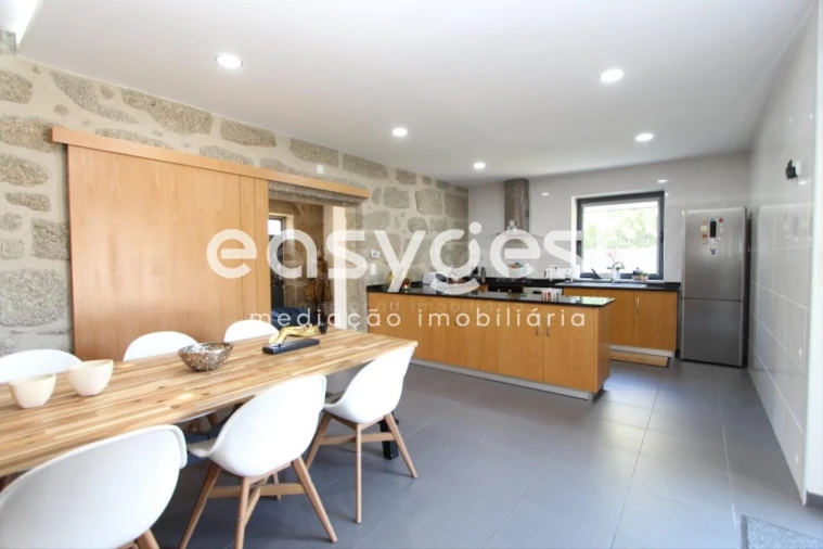 Moradia T4 para Venda em Travanca de Lagos Foto 4