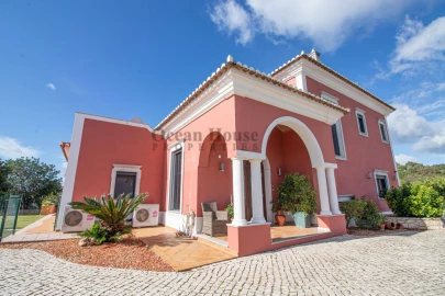 Moradia T4 para Venda em Loule (São Sebastião)