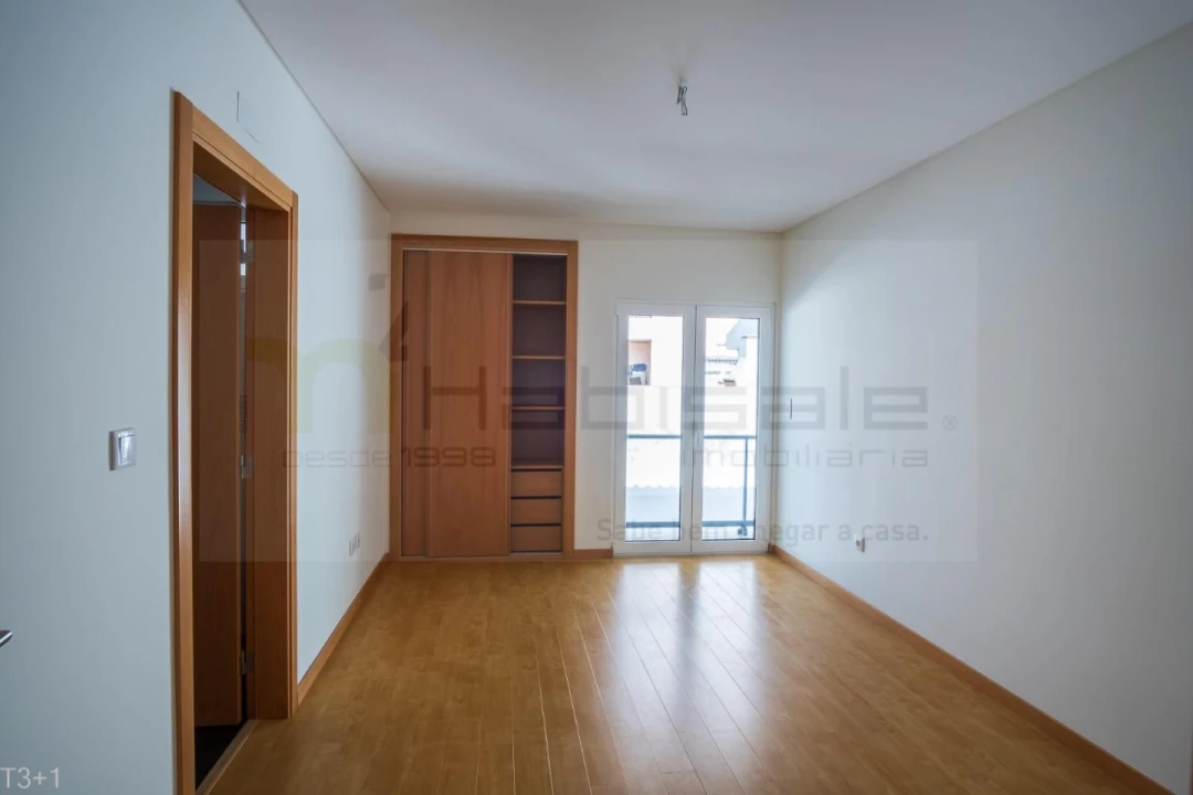 Apartamento T2 para Venda em Carcavelos e Parede Foto 7
