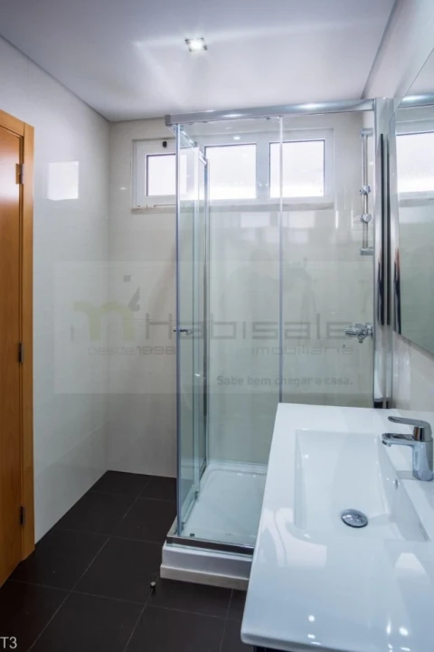 Apartamento T2 para Venda em Carcavelos e Parede