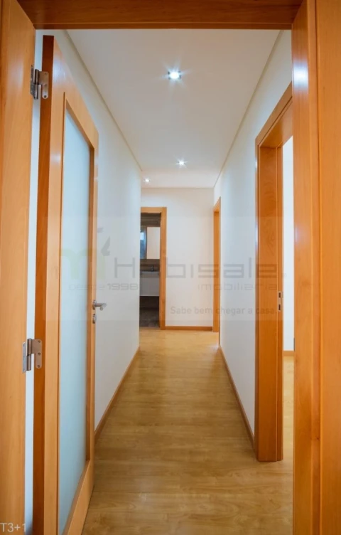Apartamento T2 para Venda em Carcavelos e Parede