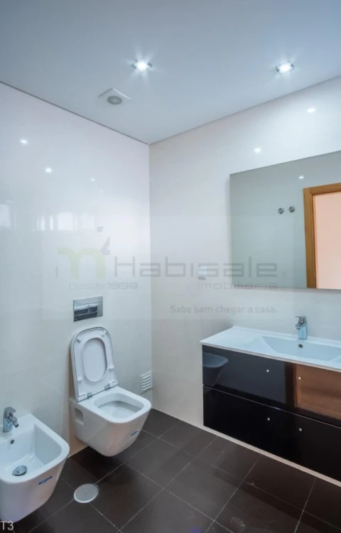 Apartamento T3 para Venda em Carcavelos e Parede