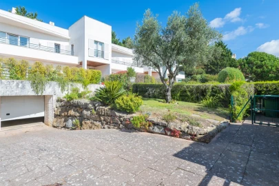 Moradia T4 para Venda em Queluz e Belas