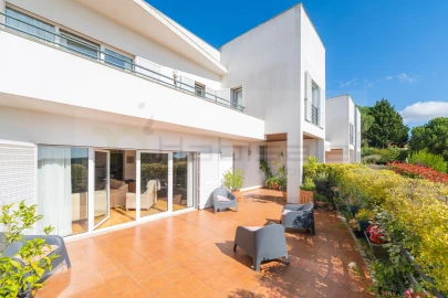 Moradia T4 para Venda em Queluz e Belas