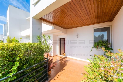 Moradia T4 para Venda em Queluz e Belas