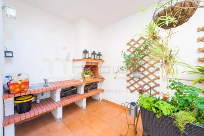 Moradia T4 para Venda em Queluz e Belas