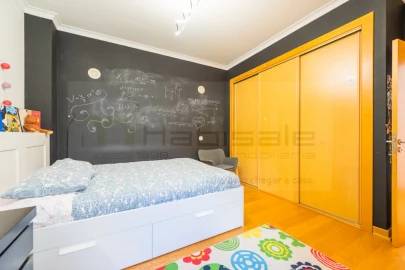 Moradia T4 para Venda em Queluz e Belas