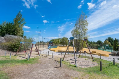 Moradia T4 para Venda em Queluz e Belas