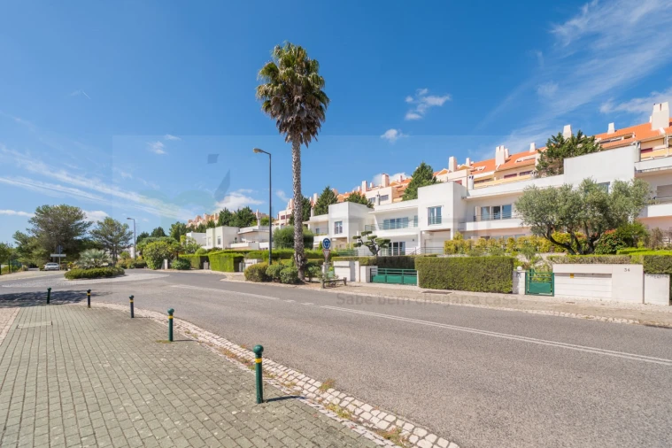 Moradia T4 para Venda em Queluz e Belas Foto 6