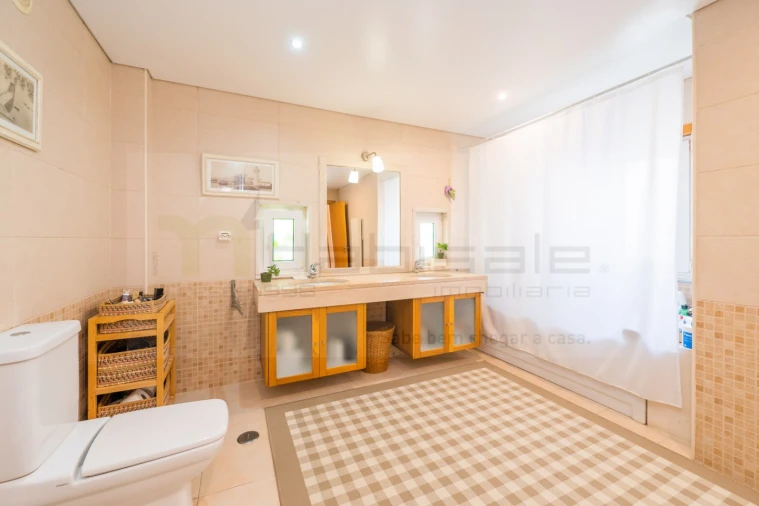 Moradia T4 para Venda em Queluz e Belas Foto 49