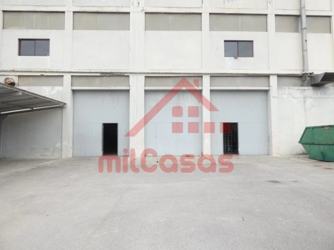 Armazém para Arrendamento em Santa Maria, São Pedro e Matacães Foto 1