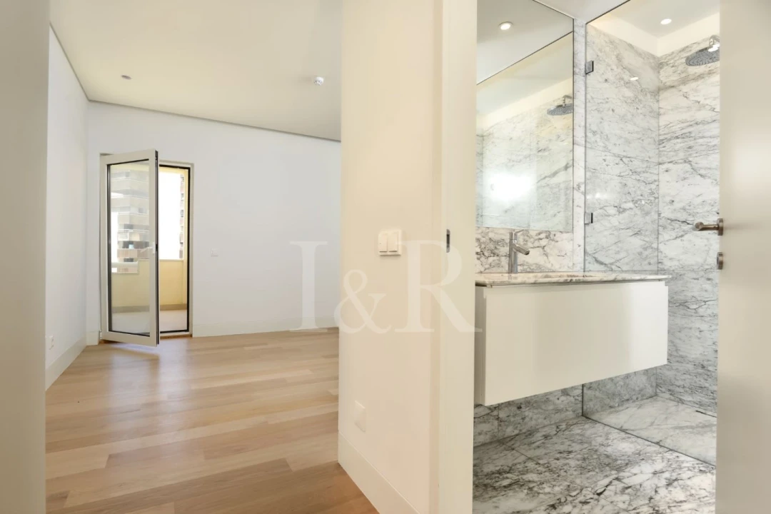 Apartamento T4 para Venda em Cascais e Estoril Foto 8