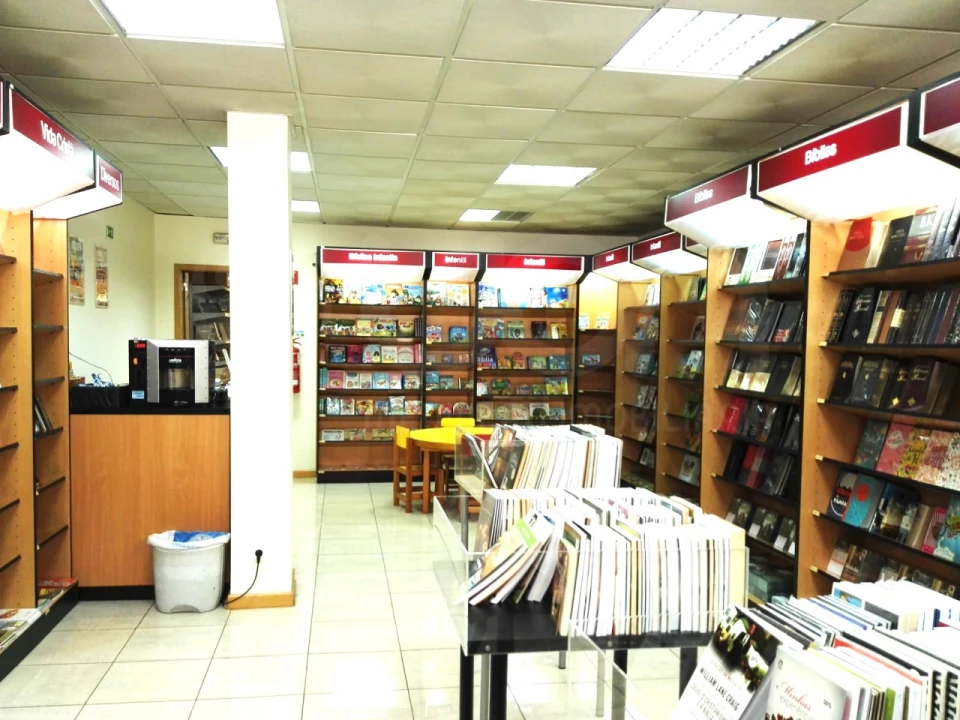 Moradia T6 para Venda em Alvalade Foto 12