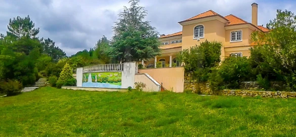 Moradia T7 para Venda em Queluz e Belas