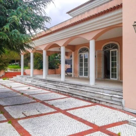 Moradia T7 para Venda em Queluz e Belas