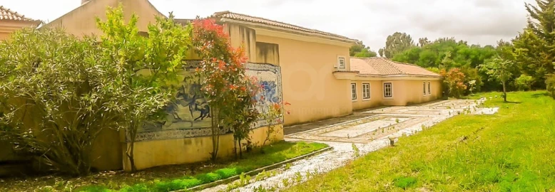 Moradia T7 para Venda em Queluz e Belas