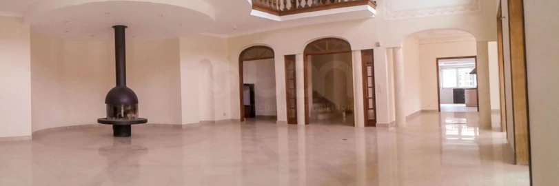 Moradia T7 para Venda em Queluz e Belas