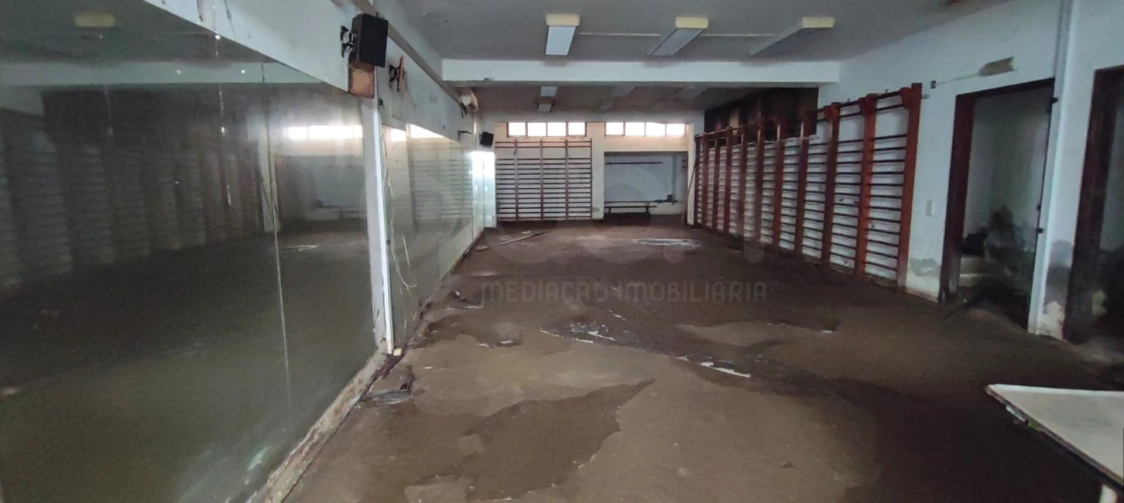 Loja para Venda em Carcavelos e Parede Foto 6