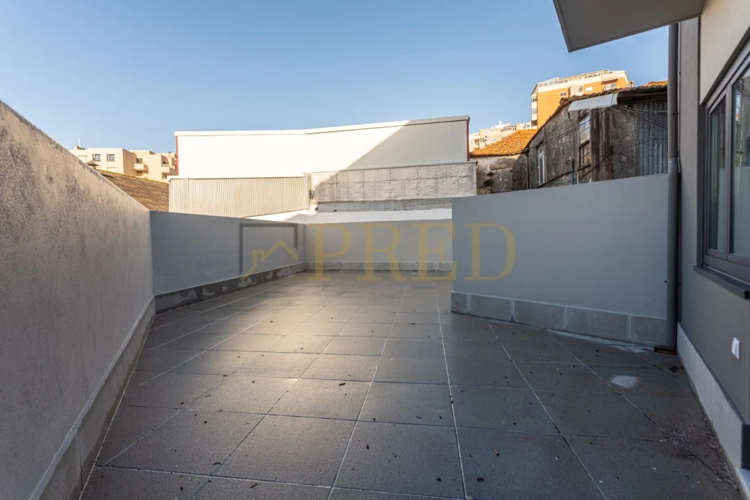 Apartamento T2 para Arrendamento em Cedofeita, Santo Ildefonso, Sé, Miragaia, São Nicolau e Vitória Foto 2