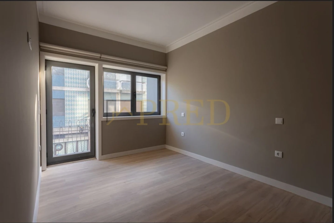 Apartamento T2 para Arrendamento em Cedofeita, Santo Ildefonso, Sé, Miragaia, São Nicolau e Vitória Foto 5