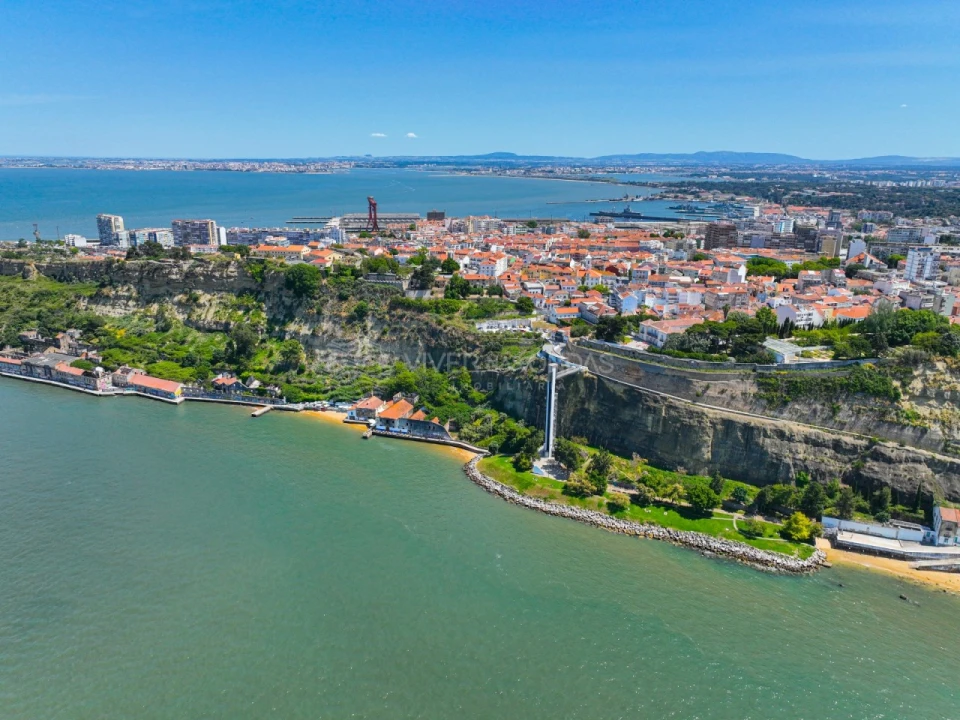 Prédio para Venda em Almada, Cova da Piedade, Pragal e Cacilhas Foto 23
