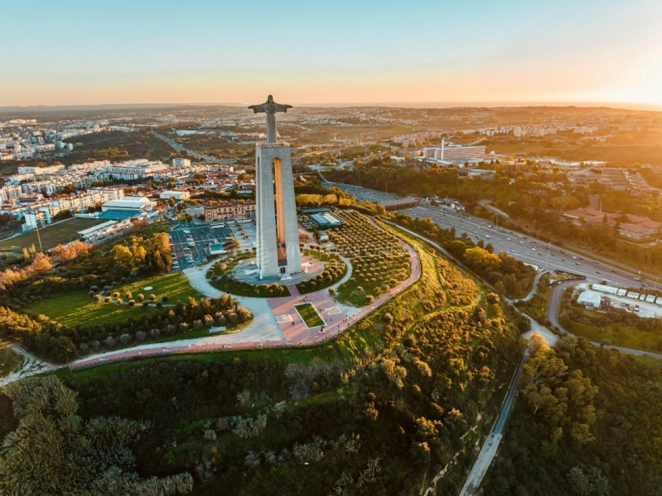 Prédio para Venda em Almada, Cova da Piedade, Pragal e Cacilhas Foto 26