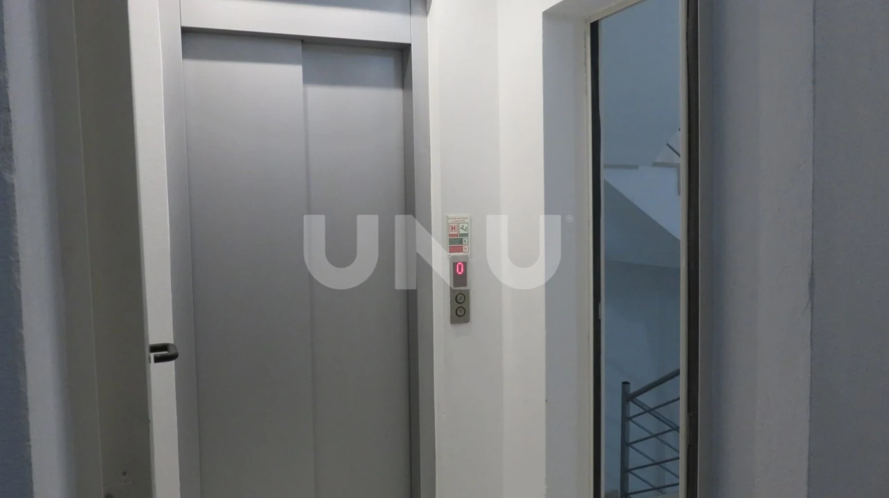 Apartamento T2 para Venda em Corroios Foto 13