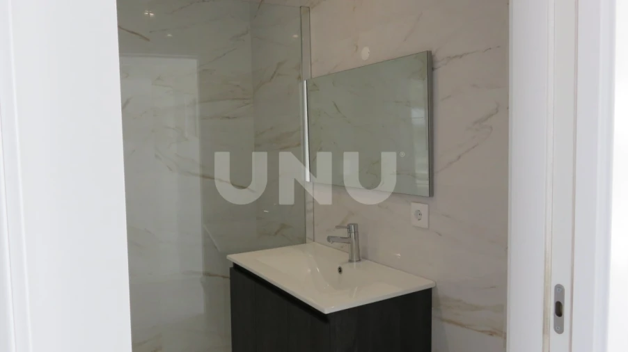 Apartamento T2 para Venda em Corroios Foto 12