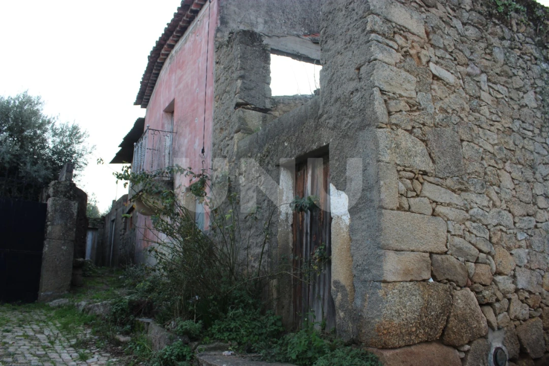 Terreno para Venda em Escalos de Cima e Lousa Foto 1