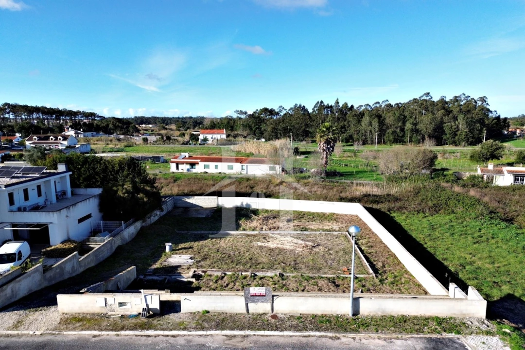 Terreno para Venda em Tornada e Salir do Porto Foto 1