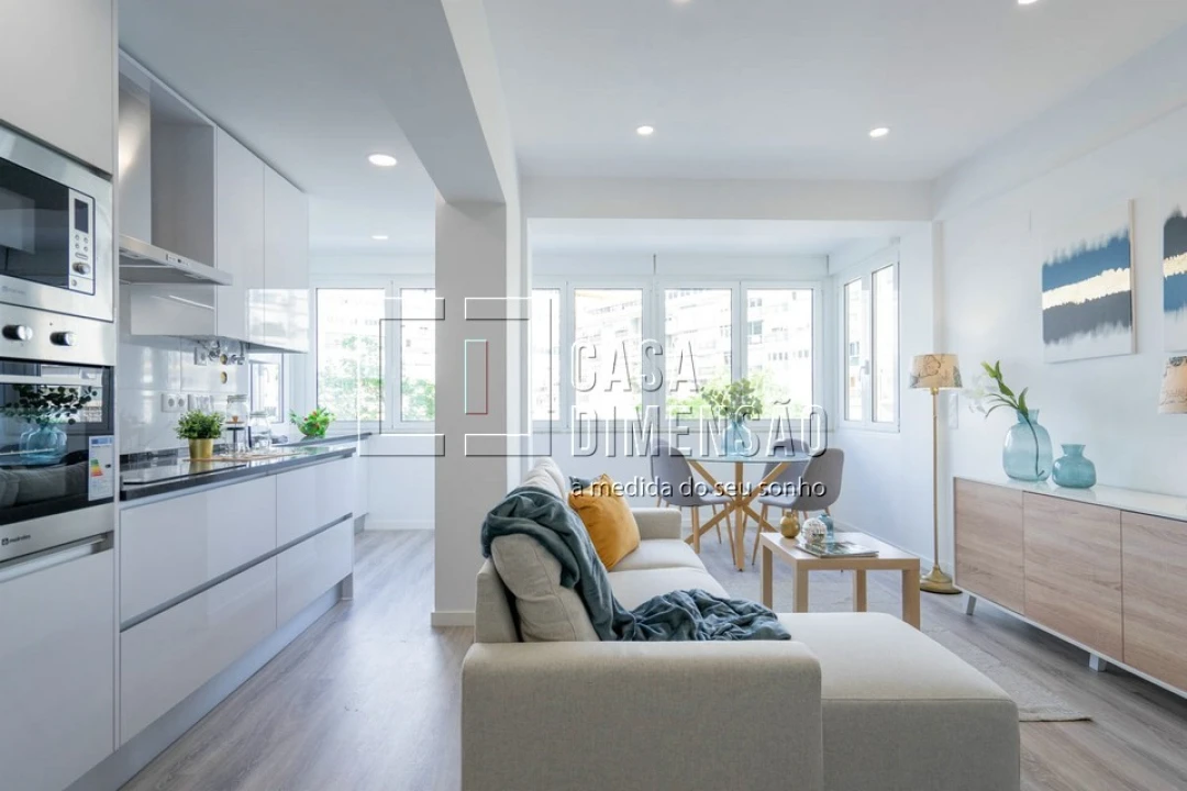 Apartamento T3 para Venda em Carnide Foto 2