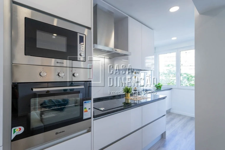 Apartamento T3 para Venda em Carnide Foto 1