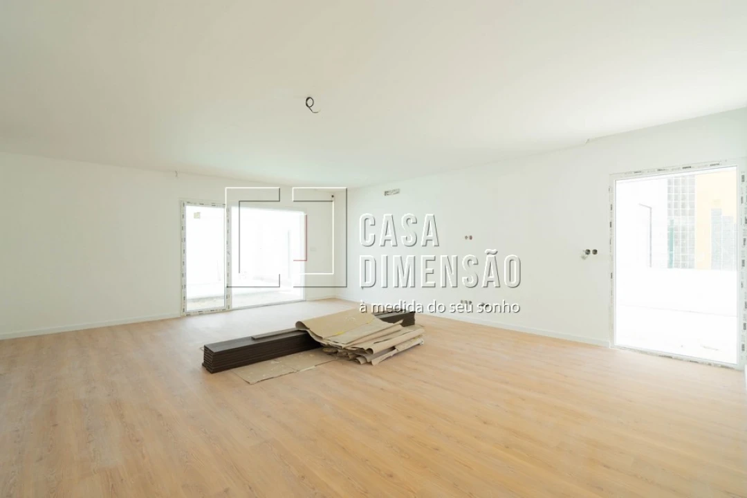 Moradia T4 para Venda em Laranjeiro e Feijó Foto 5