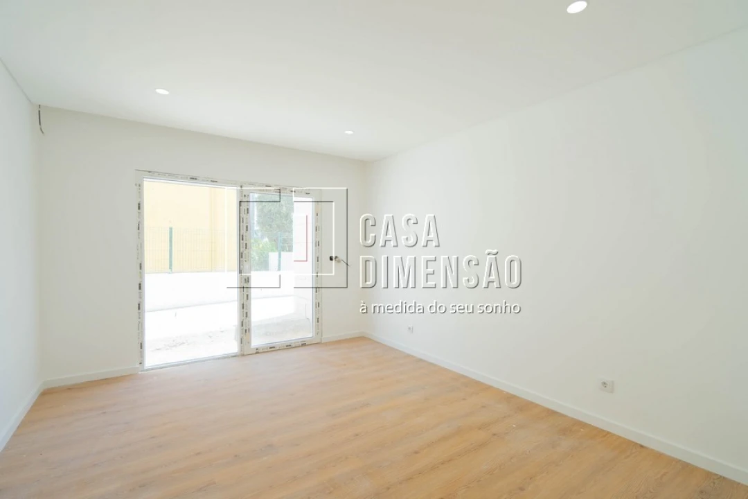 Moradia T4 para Venda em Laranjeiro e Feijó Foto 15