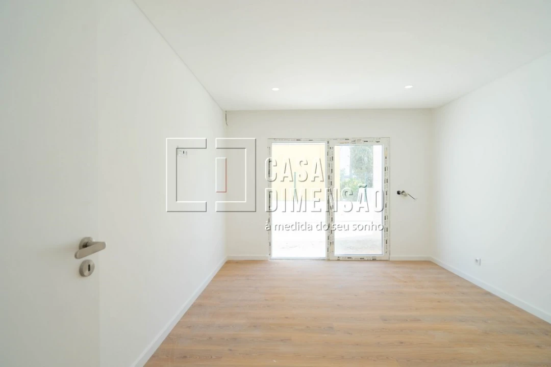 Moradia T4 para Venda em Laranjeiro e Feijó Foto 16