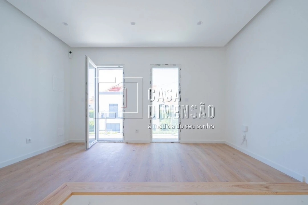 Moradia T4 para Venda em Laranjeiro e Feijó Foto 23