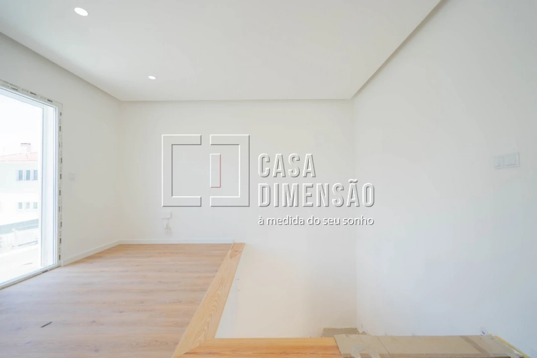 Moradia T4 para Venda em Laranjeiro e Feijó Foto 24