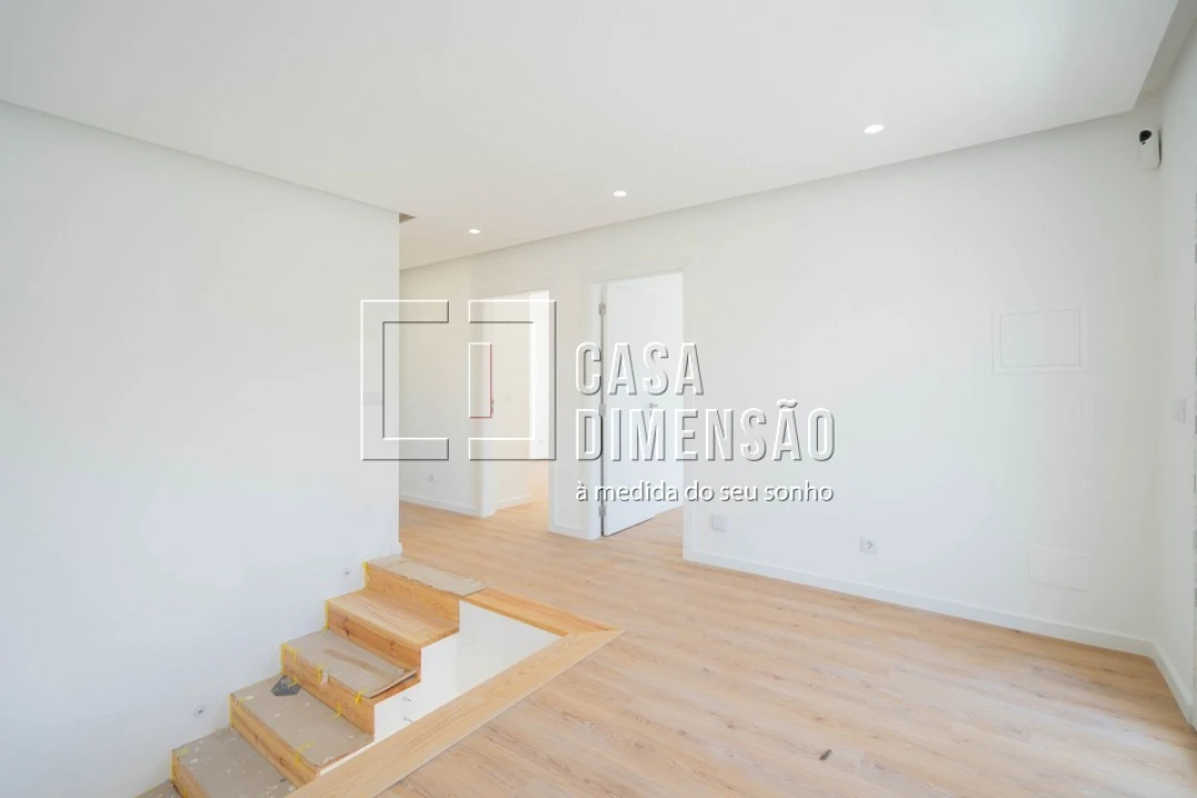 Moradia T4 para Venda em Laranjeiro e Feijó Foto 25