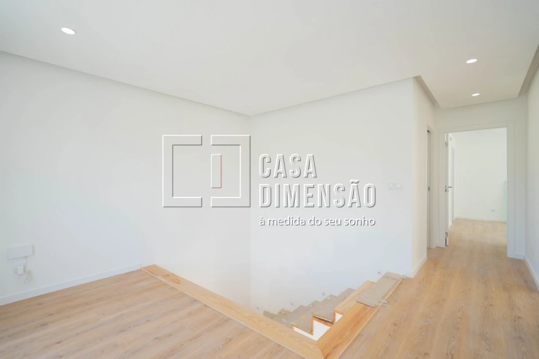 Moradia T4 para Venda em Laranjeiro e Feijó Foto 26