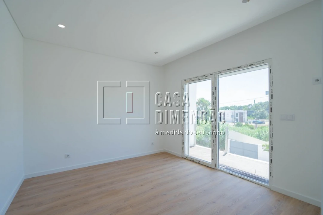 Moradia T4 para Venda em Laranjeiro e Feijó Foto 40